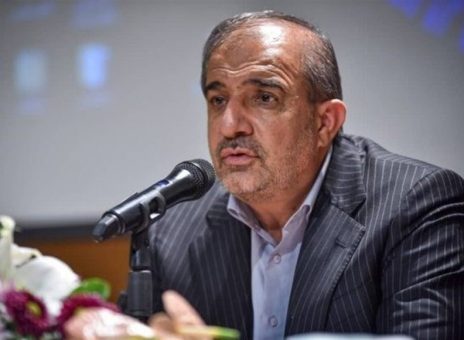 پول و اعتبارات بانک‌ها باید در اختیار کارآفرینان قرار داده شود