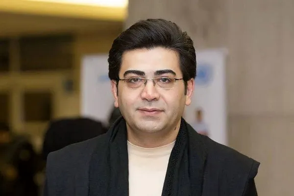 فرزاد حسنی