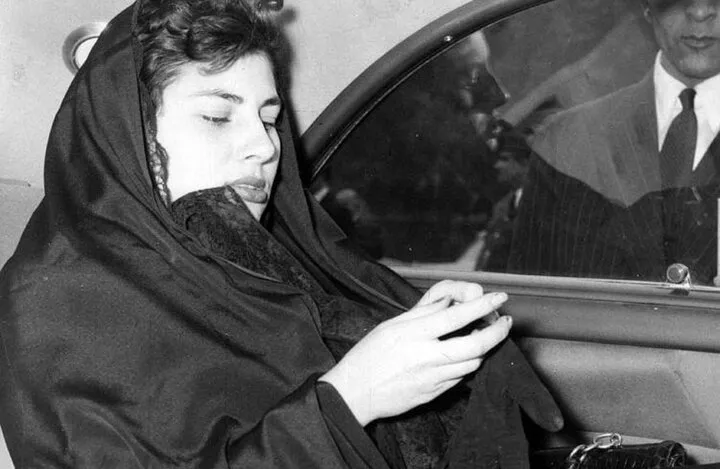 ثریا اسفندیاری با حجاب کامل + عکس