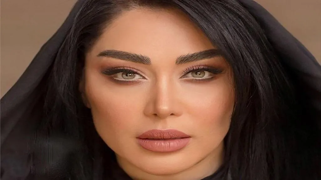 ورود با ناز سارا منجزی‌پور به یک مراسمِ خاص
