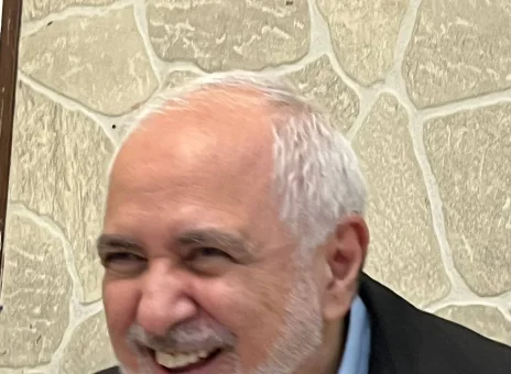 سلفی جنجالی از حسن روحانی و ابطحی در یک مراسم افطاری با ظریف