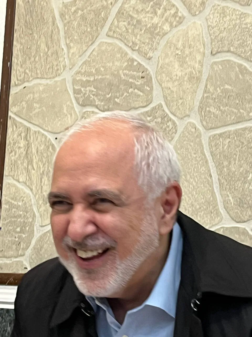 سلفی جنجالی از حسن روحانی و ابطحی در یک مراسم افطاری با ظریف