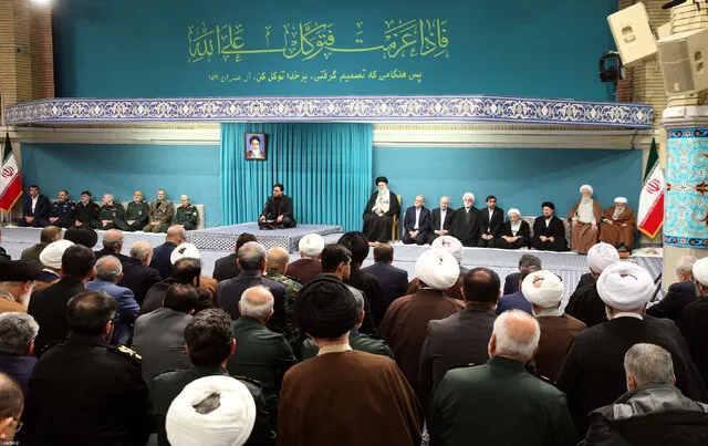 تصاویر جنجالی از ظریف و احمدی‌نژاد در یک مراسم