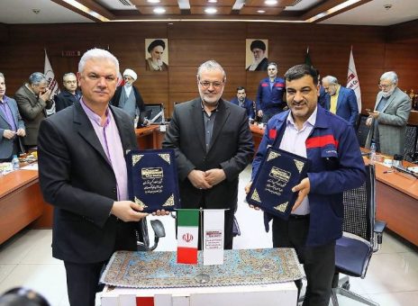 امضای تفاهم‌نامه همکاری میان دانشگاه آزاد اسلامی و شرکت فولاد اکسین خوزستان