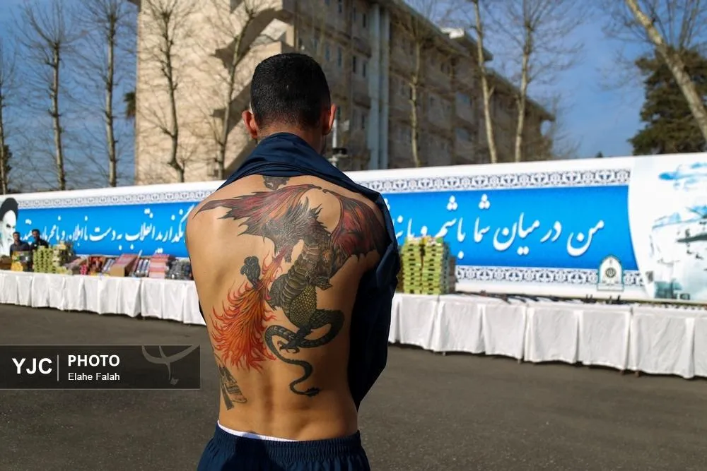 عکس خالکوبی یک متهم با نقش اژدها سوژه شد