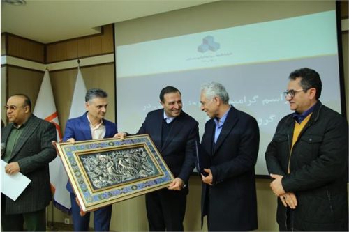 گرامیداشت روز مهندس در گروه سرمایه‌گذاری مسکن / تجلیل از پروفسور محمود گلابچی