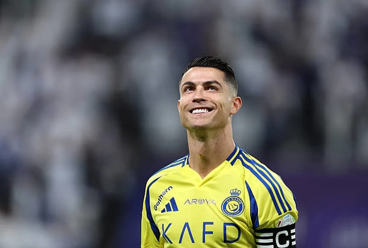 الهلال جلوی  کریستیانو رونالدو  زانو زد!