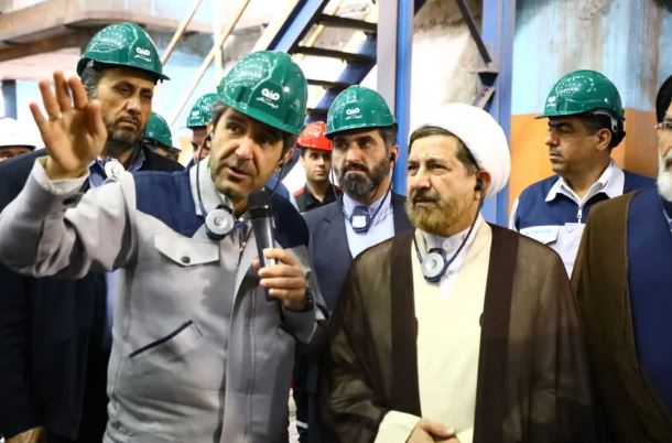 همه پای کار آمدند