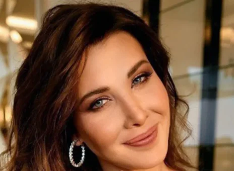 قاب صمیمی نانسی عجرم با همسر و سه دخترش