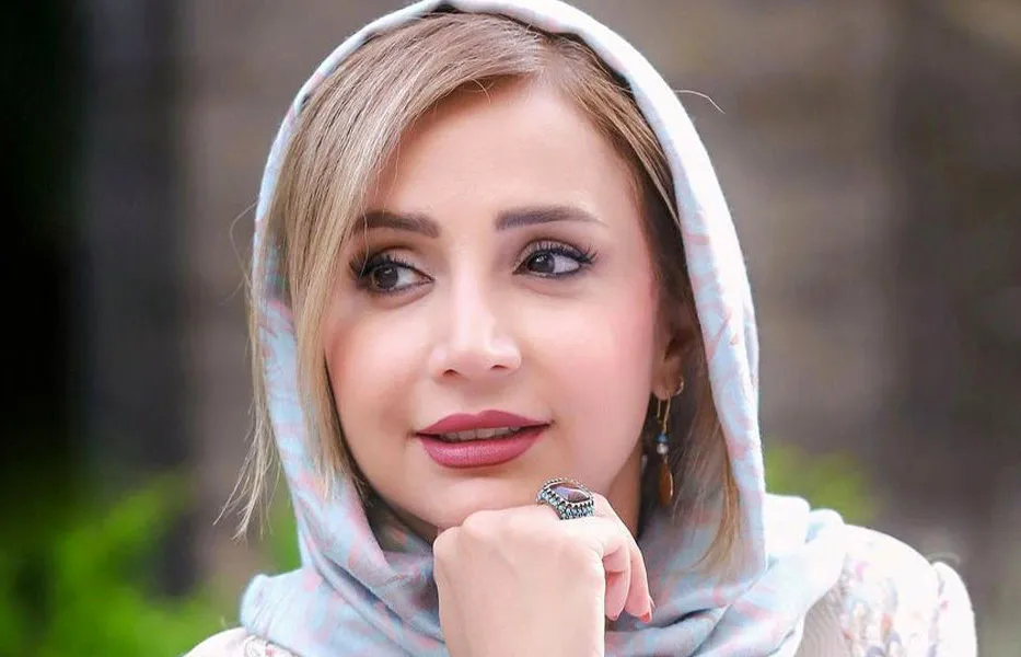 استایل شبنم ‌قلی‌خانی کنار برج خلیفه دبی کنار مادرش
