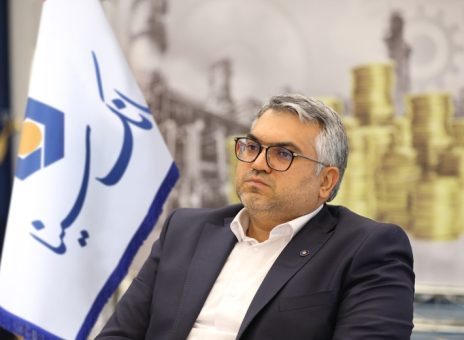 با جلب اعتماد مشتریان، از بانکداری رایج به سمت بانکداری متمایز و نوآور حرکت کنیم