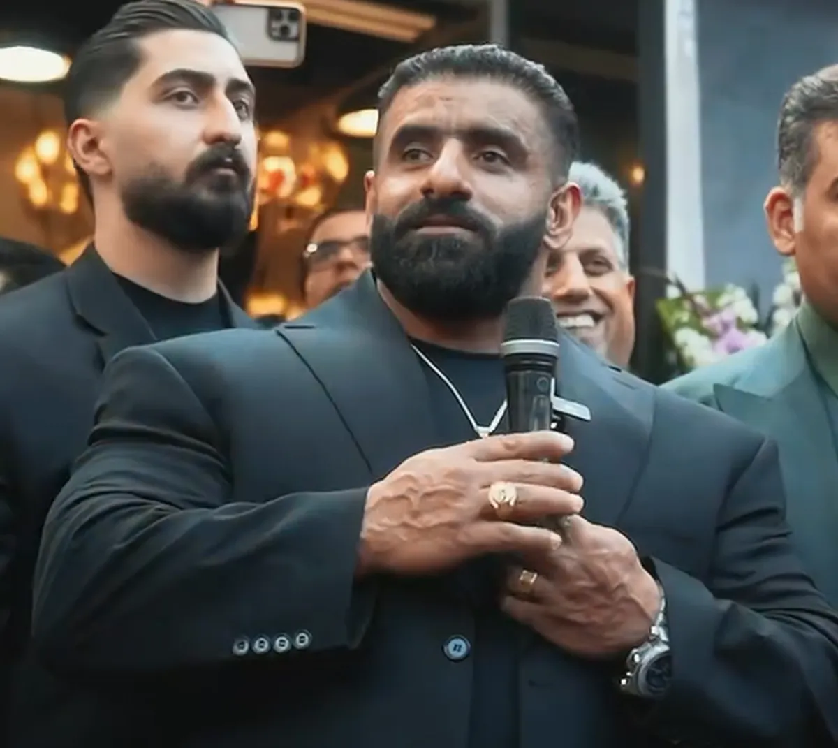 بغض هادی چوپان از حادثه بندرعباس در میان استقبال عجیب کرجی‌ها