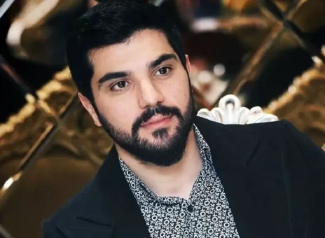 استایل خفن سینا مهراد بازیگر سریال آقازده پس از ۵ سال