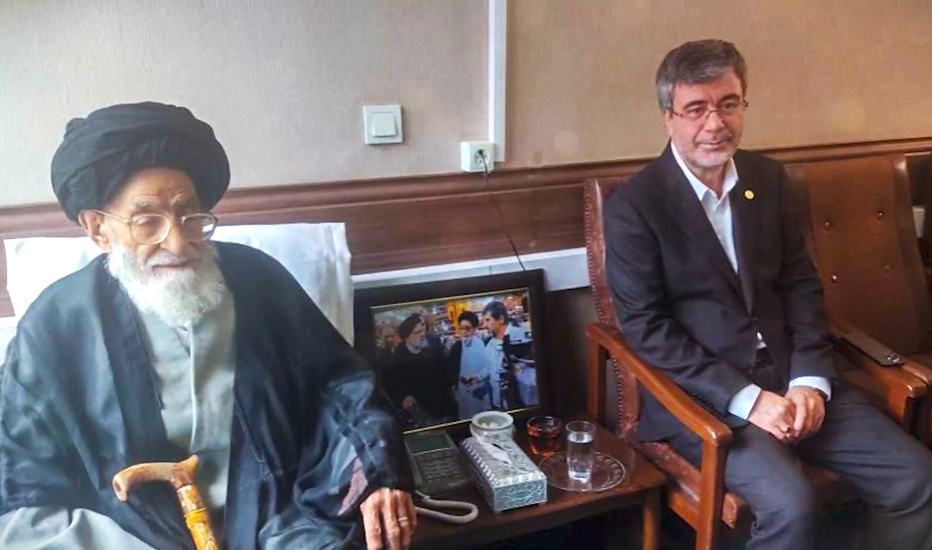 دیدار مدیرعامل بیمه ایران با خانواده شهید آل هاشم