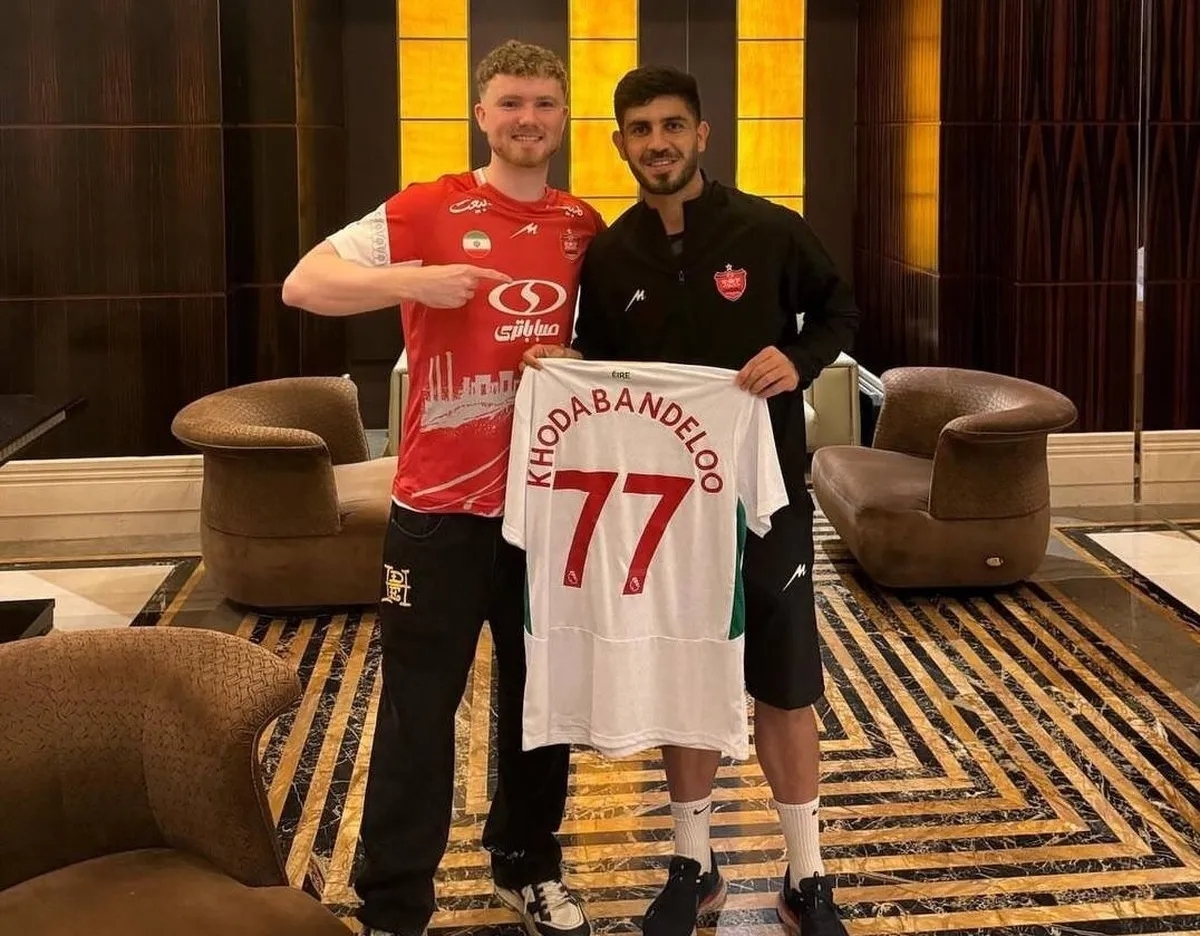 حضور هوادار ایرلندی پرسپولیس در حرم امام رضا