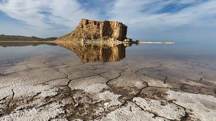 کشف گودال مرموز در دل دریاچه ارومیه
