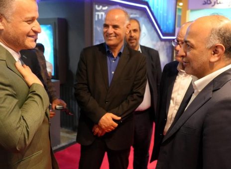 بازدید مدیران ارشد اقتصادی از غرفه بیمه دی در نمایشگاه اینوکس مشهد