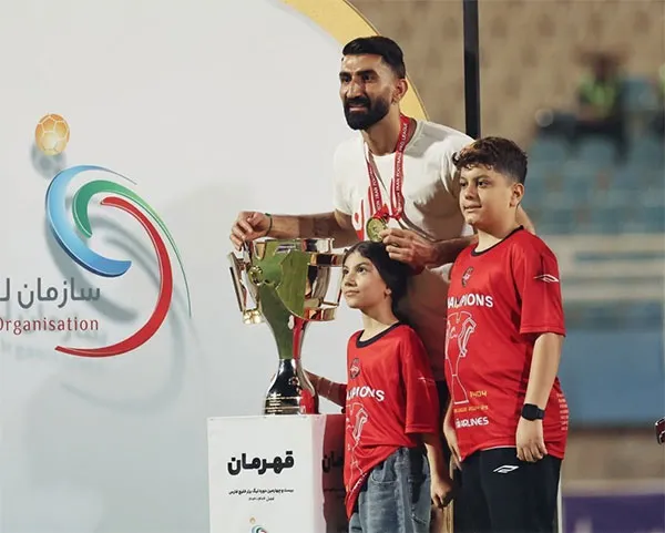 ماجرای گم شدن پسر بیرانوند در جشن قهرمانی چه بود!