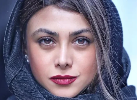آزاده صمدی با یک استایل شیک و مشکی آفتابی شد