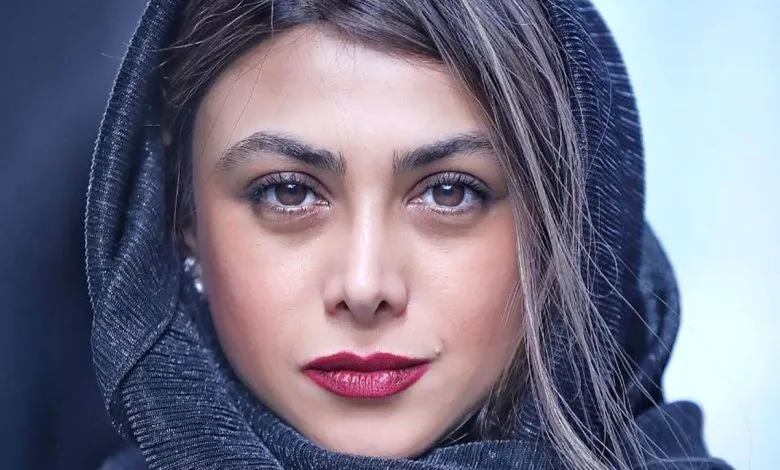 آزاده صمدی با یک استایل شیک و مشکی آفتابی شد