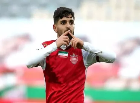 عمری فصل بعد بازیکن پرسپولیس است