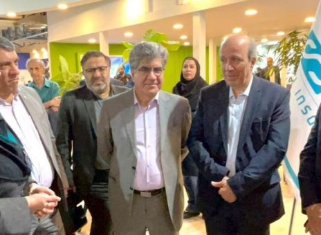 تحسین عملکرد بیمه دی در خدمت‌رسانی به ایثارگران/ بازدید مشاور مدیرکل درمان بنیاد شهید از غرفه بیمه دی