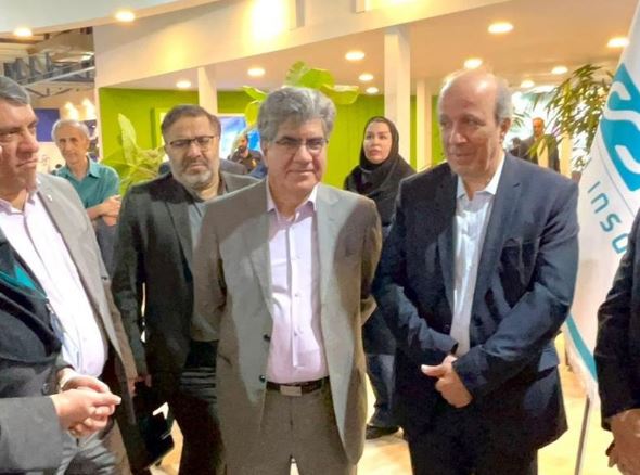 تحسین عملکرد بیمه دی در خدمت‌رسانی به ایثارگران/ بازدید مشاور مدیرکل درمان بنیاد شهید از غرفه بیمه دی