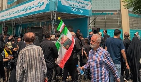 برپایی موکب بیمه دی برای خدمت به زائران میلیونی کاروان شهدا در تهران