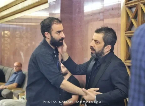 حضور بازیگر معروفِ سریال داریوش در ختم هادی جمشیدی‌فر