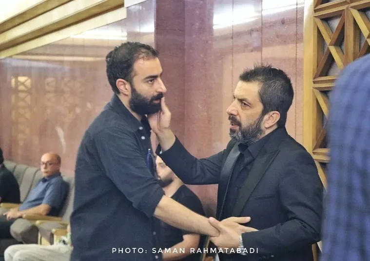 حضور بازیگر معروفِ سریال داریوش در ختم هادی جمشیدی‌فر