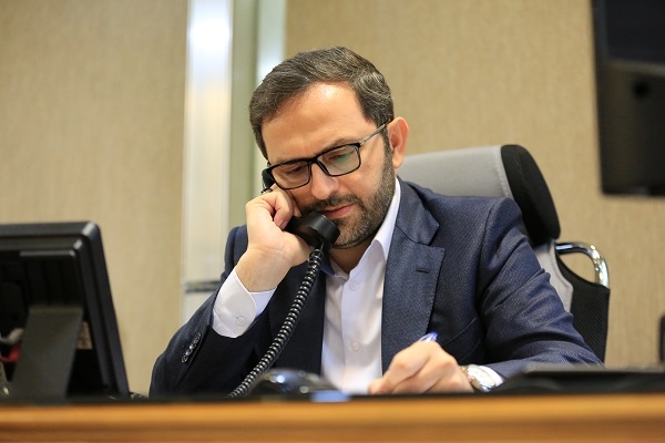 گفت‌وگوی مستقیم مشتریان و کارکنان با مدیرعامل بانک کشاورزی