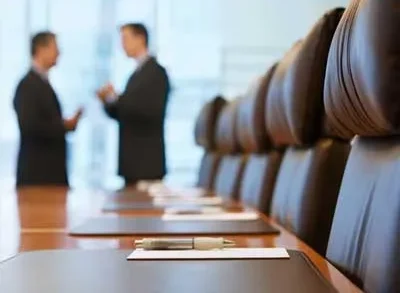 ناترازی در ساختار مدیریتی، علم قربانی شبه‌علم