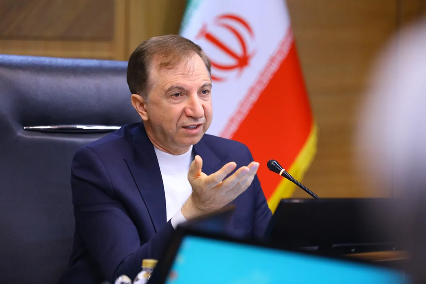 چه کسی بر هیئت‌ مدیره بانک دی نظارت می‌کند؟