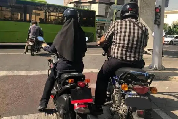 موتورسواری بانوان