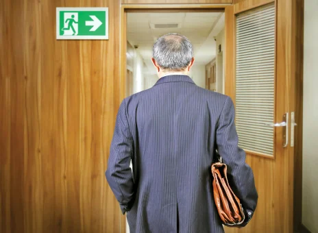 منع به کارگیری بازنشستگان