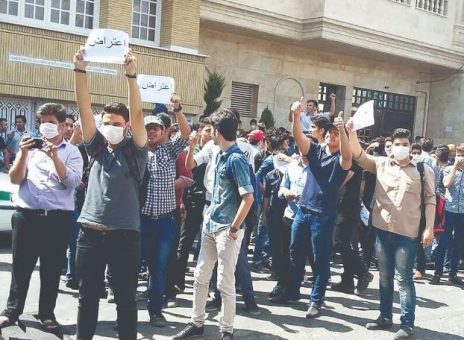 بازداشت دانش آموزان