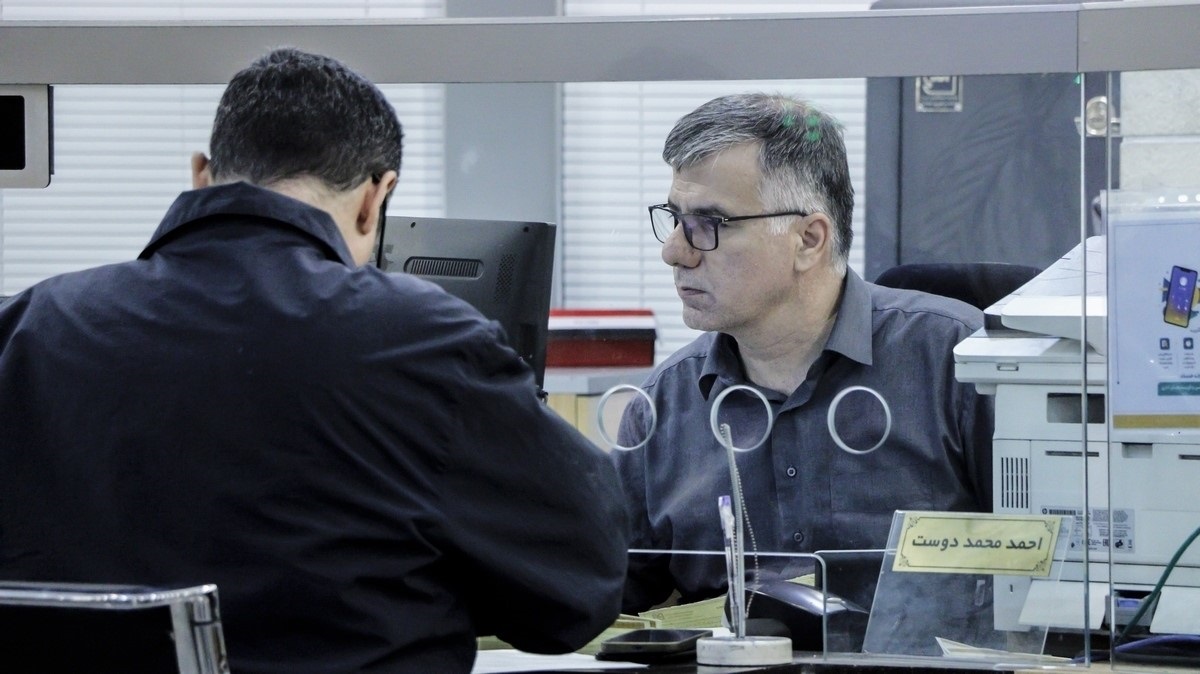 شكوهِ مسئولیتپذیری؛ وقتی "خدمت" با تمامِ ظرفیت در شعب كشیك معنا مییابد؛ میزبانیِ گرمِ شعب كشیك از مشتریانِ بانك صنعت و معدن 1 9afcd76d bf3c 4e92 b8d3 6b43a34d448b 14041217 143636