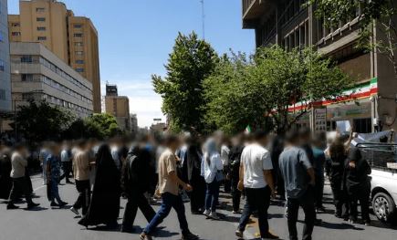 تجمع و بستنشینی دانشآموزان برای یک مصوبه!