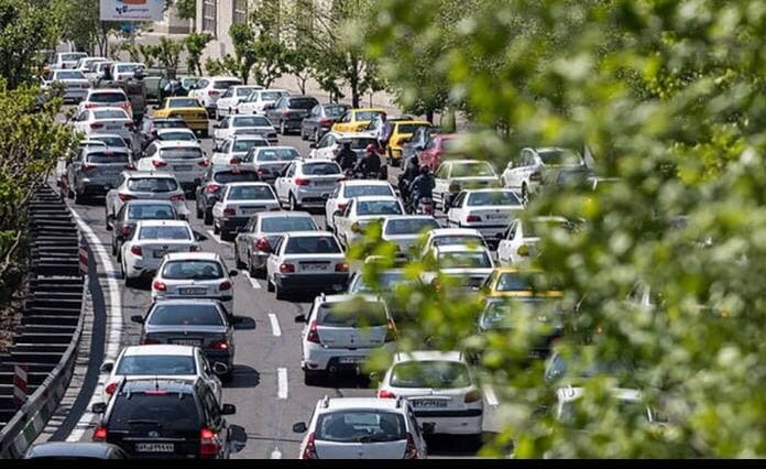 هدررفت سالی 33 میلیارد لیتر بنزین؛ تاوان خودروهای فرسوده برای کشور